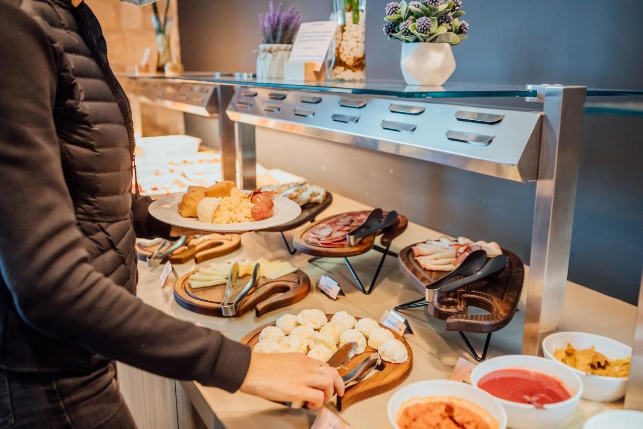 Hotel Crni Vrh Divčibare エクステリア 写真